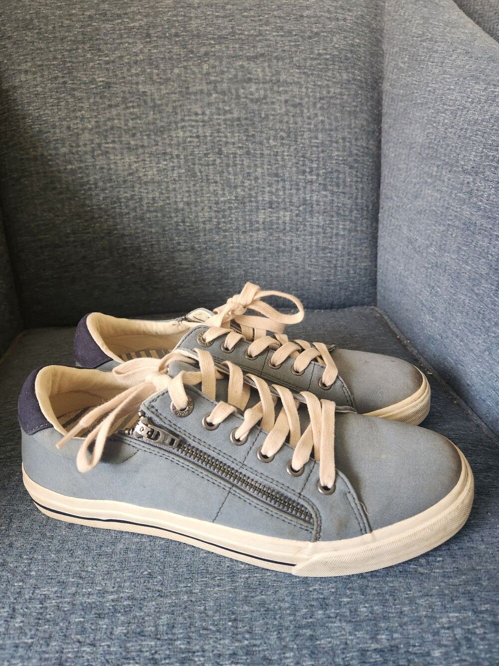 Taos Women's "Z Soul" Blue Sneakers w/ Side Zippers Size 9.5